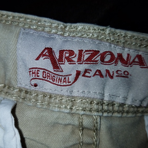 Arizona Jean Co. Khaki Men's Shorts - Picture 3 of 4